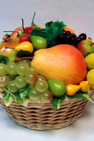 Композиции из искусственных фруктов