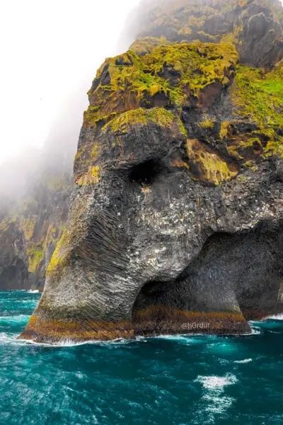 Слоновья скала в Исландии